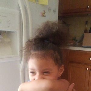 Meet your Posher, Dyona